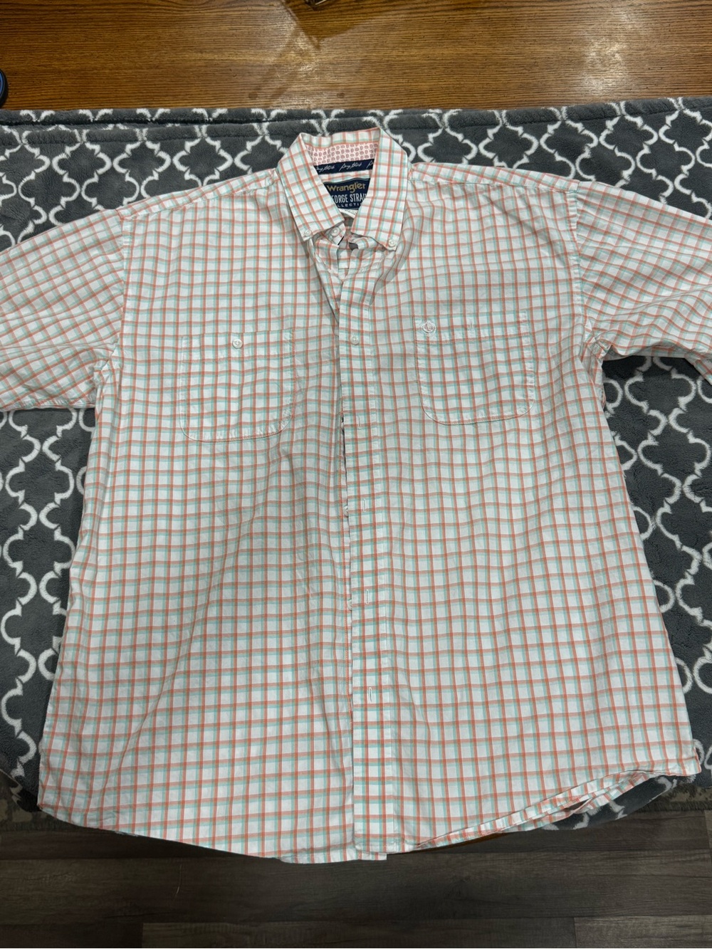 Wrangler Men’s White & Orange Grid Short-Sleeve Button-Down Shirt